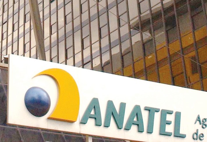 Anatel adia decisões sobre SeAC e compartilhamento de infraestrutura