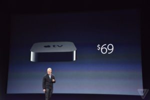 Tim Cook, da Apple, no evento da HBO: redução do custo do Apple TV para popularizar o serviço.