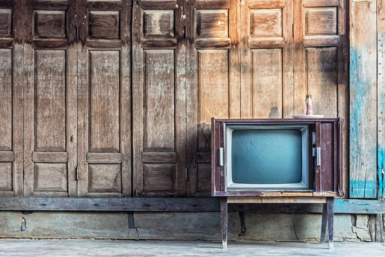 Carregamento obrigatório de canais de TV aberta é um golpe no setor de TV paga, diz ABTA