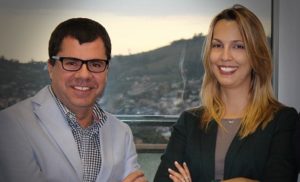O diretor presidente da Box Brazil, Cícero Aragon, com a VP de marketing e vendas internacionais da AllTV Communications, Adriana Demjen.