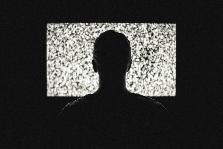 Teles e emissoras de TV terão que negociar direitos de retransmissão, e isso pode influenciar o switch-off