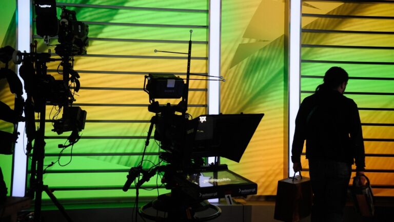 Randolfe, líder do governo, propõe prorrogação de cotas de conteúdo na TV paga por 20 anos