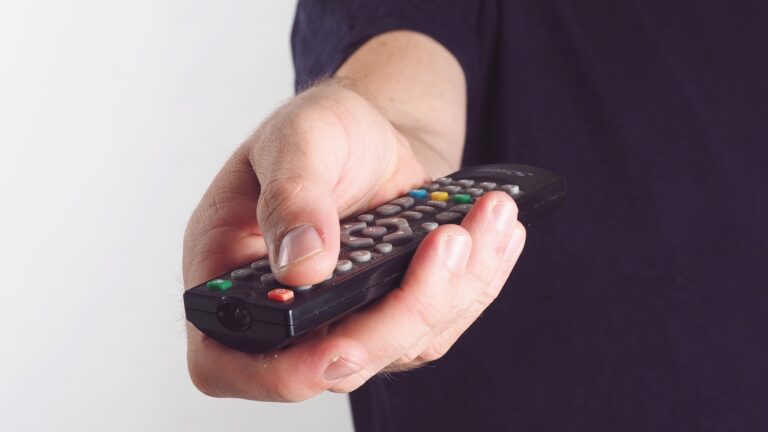 Estudo da Claro aponta para riscos de mudança regulatória na TV paga para o setor audiovisual