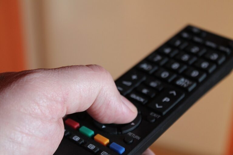 TV a cabo segue em queda; dados de DTH distorcem números do mercado de TV paga